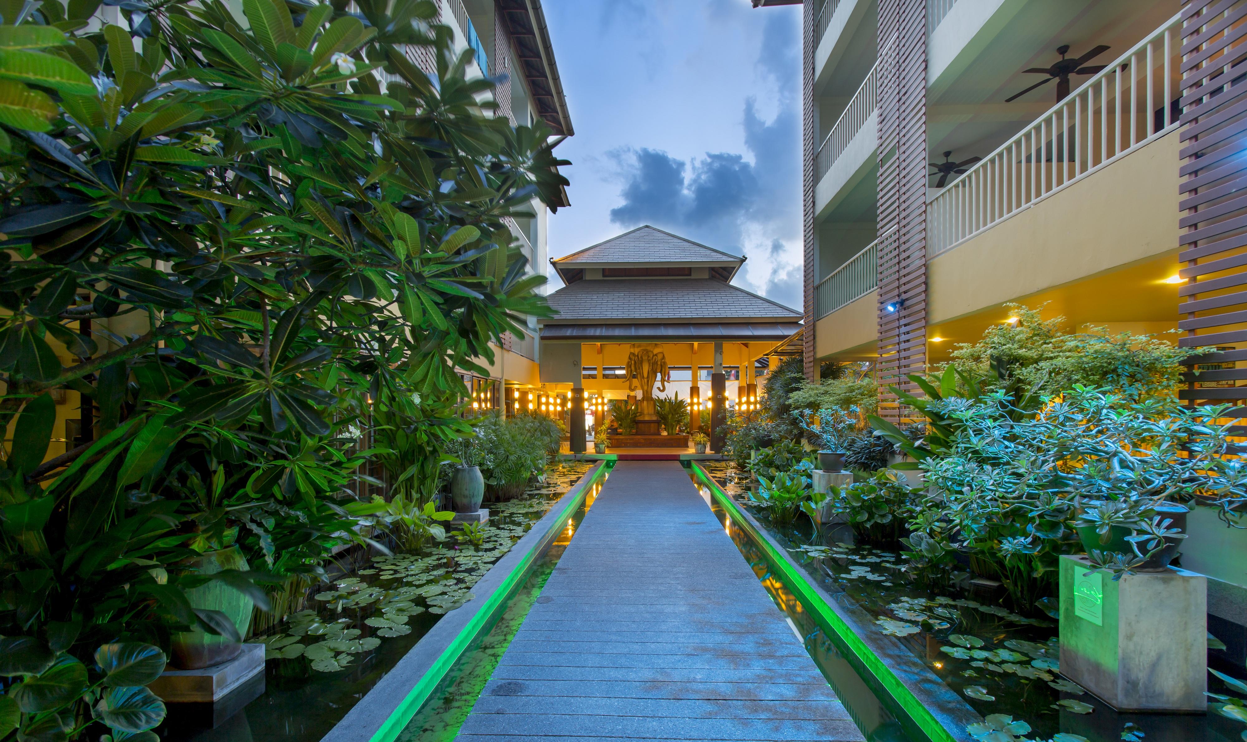 Woovo Phuket Kata Hotel Ngoại thất bức ảnh